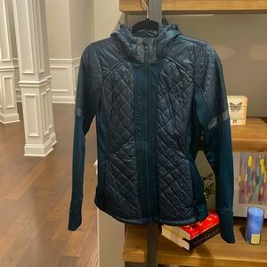 EUC Athleta sz small water resistant blue teal workout jacket with thumb holes